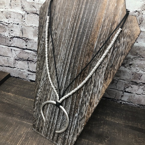 NEW Ethnic Beaded Crescent Silver-tone Necklace - Picture 4 of 7